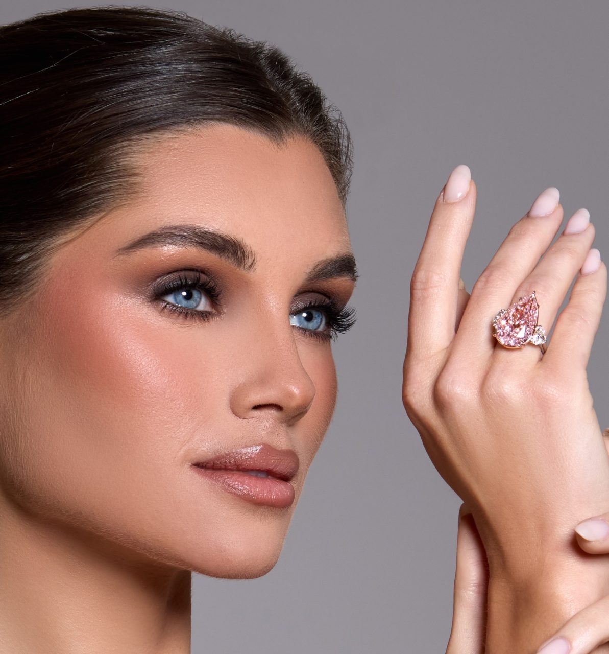 The Pink Harmonie — lifestyle portrait, Fancy Pink jewel worn