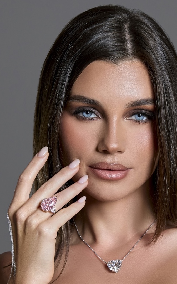The Pink Harmonie — lifestyle portrait, Fancy Pink ring worn on hand
